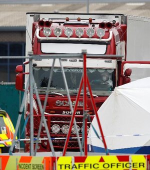 Caminhão com 39 corpos é encontrado no Reino Unido