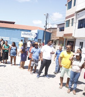 Eleitores fazem filas antes da abertura das seções em Maragogi