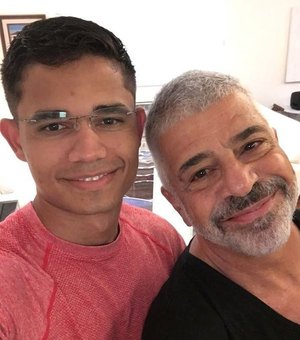 Lulu Santos oficializa união estável com Clebson Teixeira e diz nascer de novo