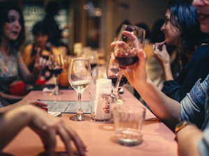 Carnaval: 80% dos bares e restaurantes esperam aumento de faturamento em AL