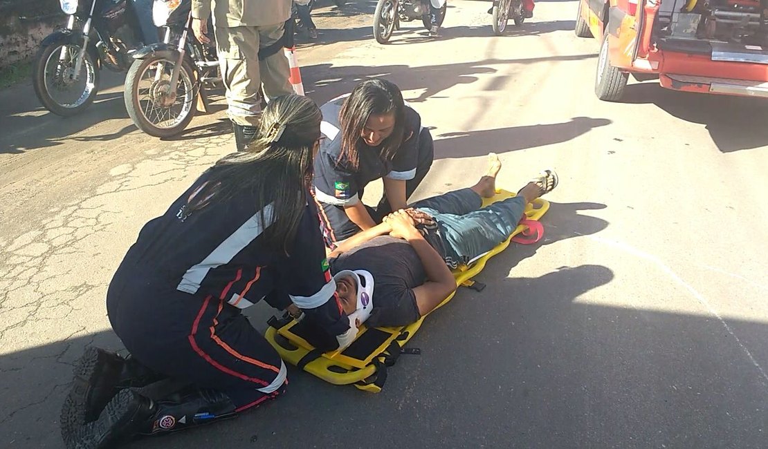 Colisão entre carro e moto deixa motociclista ferido