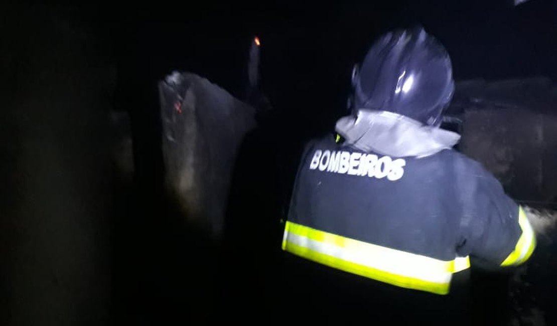 Família escapa ilesa de incêndio que atingiu quarto de residência em Maceió