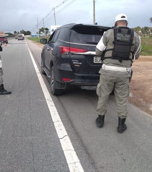 BPRv reforça policiamento em busca por armas e drogas na AL-101 Sul