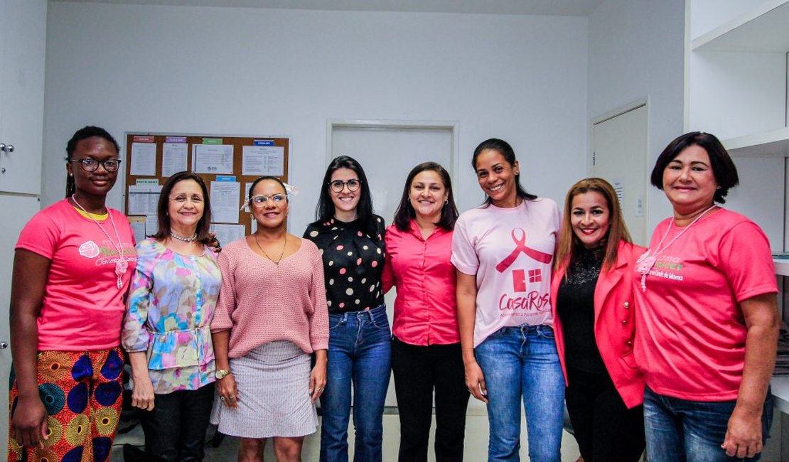Prefeitura firma parcerias para ações do Outubro Rosa