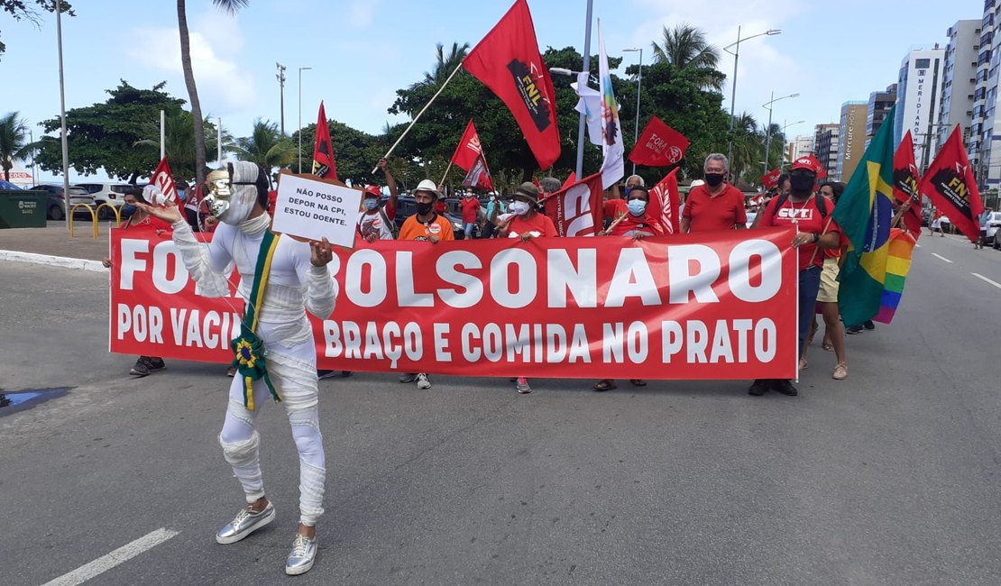 Manifestantes vão às ruas em ato contra Bolsonaro em Maceió e Arapiraca