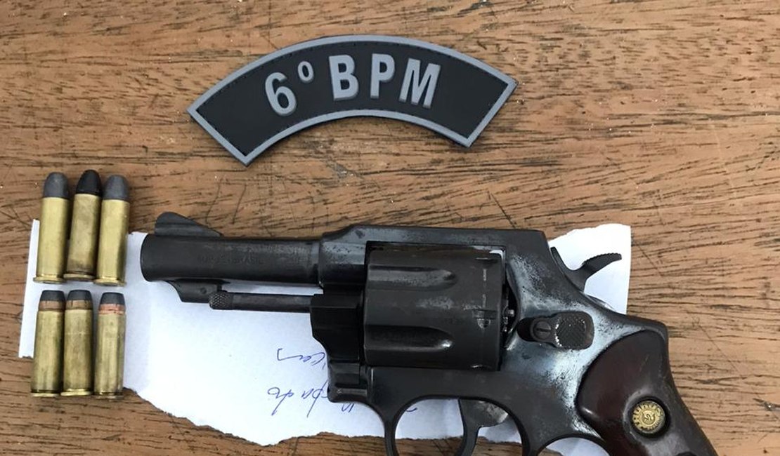 Homem é detido por porte ilegal de arma de fogo após tentativa de fuga da polícia