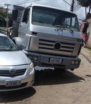 Colisão entre caminhão e carro deixa idoso ferido em Maragogi