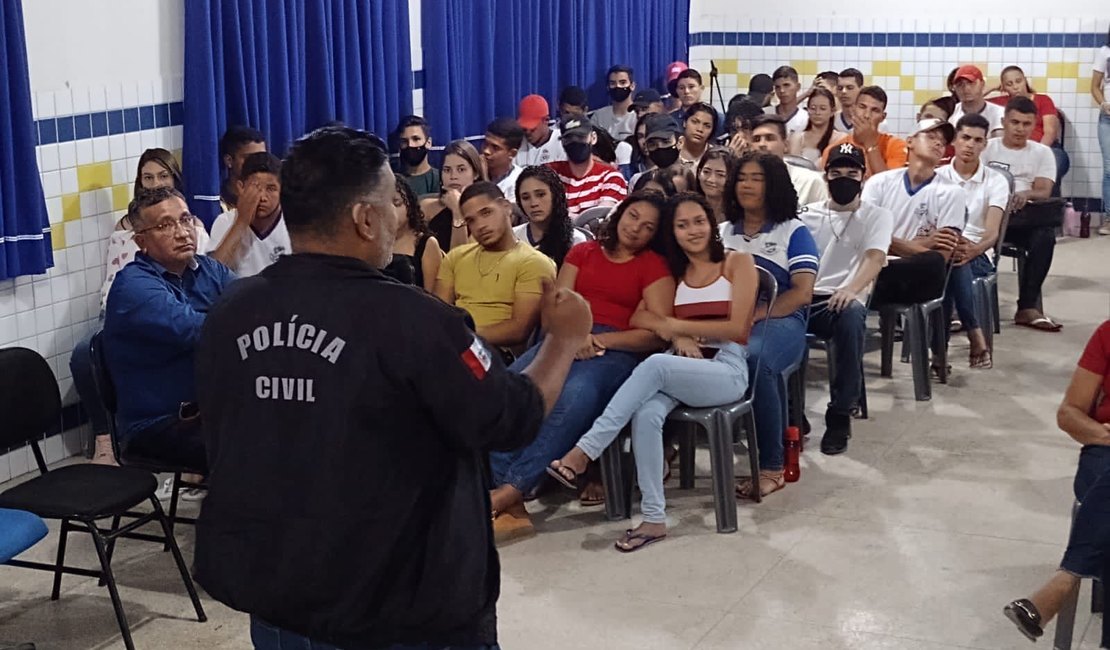 Polícia Civil realiza palestra sobre o combate ao abuso sexual com estudantes da rede pública