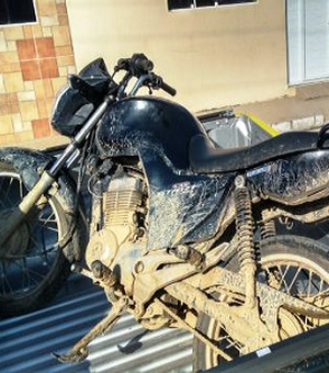 Após denúncia, polícia recupera motocicleta roubada em Atalaia