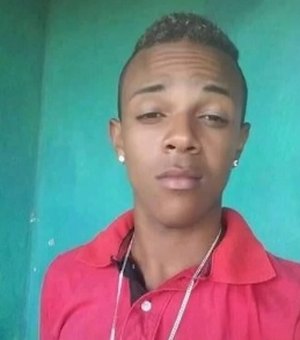 Jovem é assassinado a tiros na porta de casa em Murici