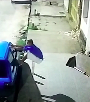 Homem é flagrado tentando arrombar carro no bairro de Ponta Grossa