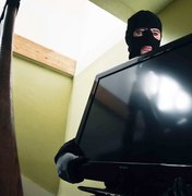 Criminoso invade residência e furta televisão, em Arapiraca