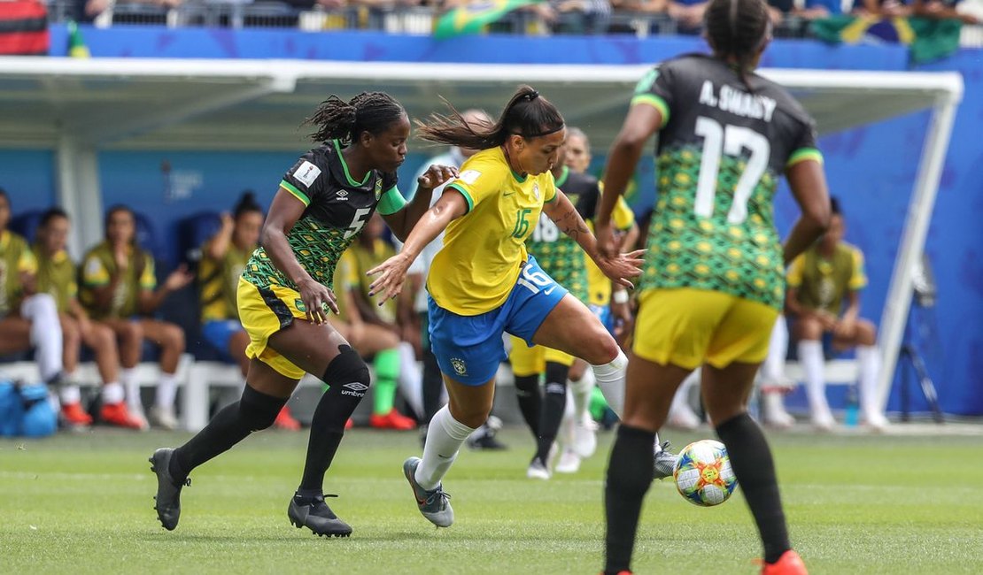 Brasil está enfrentando Jamaica precisando de vitória para chegar às oitavas