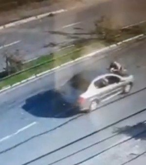 PM é atropelado e arrastado por carro após motorista fugir de abordagem em Florianópolis