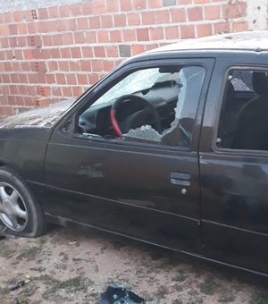 Homem depreda carro do namorado da ex-companheira