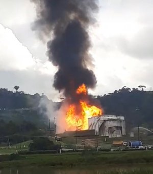 [Vídeo] Explosão causa incêndio em usina na cidade de São Miguel dos Campos