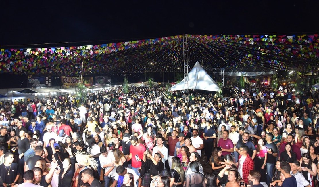 Resgate dos festejos juninos em Penedo encanta o público na abertura do Arroche o Nó 2023