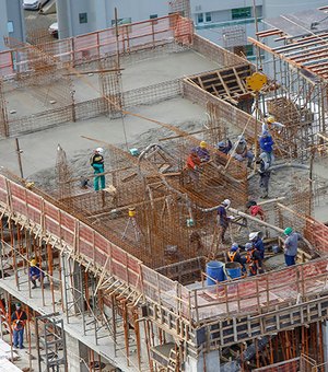 Volume de pessoal ocupado na indústria da construção cai quase 40% em dez anos