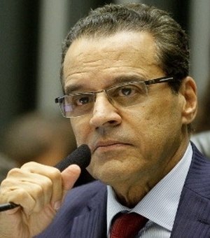 Citado na Lava Jato, ministro Henrique Eduardo Alves pede demissão
