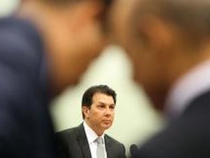 Agentes penitenciários protestam após ficarem de fora de aposentadoria especial