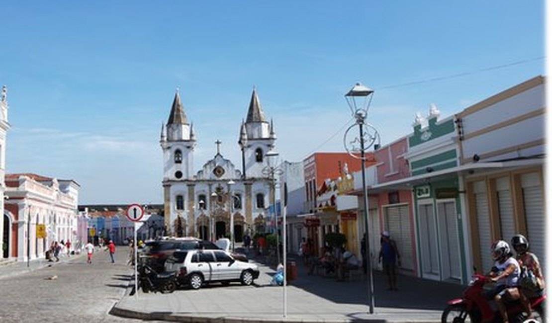 Idoso é preso suspeito de abusar sexualmente de adolescente em Penedo
