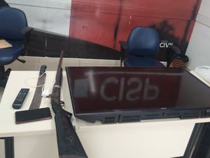 Sertanejo armado com espingarda de fabricação caseira e facão é preso após roubar televisão em Maravilha