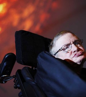 Familiares e amigos se despedem de Hawking neste sábado (31)