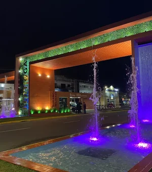 Novo portal de cidade em SP custa mais de R$ 1 milhão e vira piada ao ser comparado com entrada de 'motel'