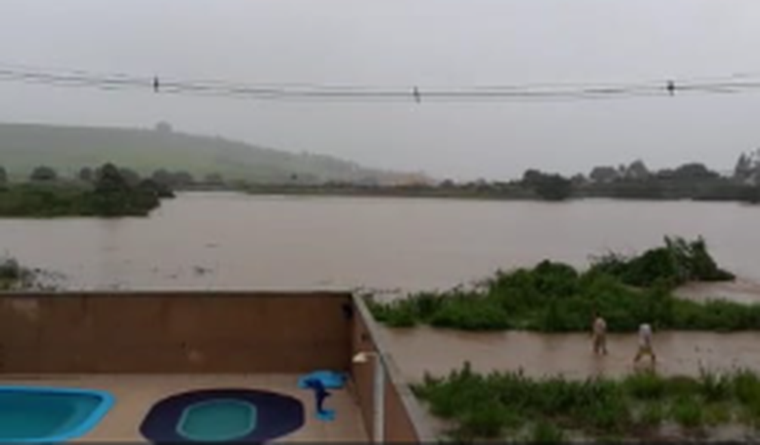 Prefeitura de Porto Calvo emite nota sobre ações após fortes chuvas