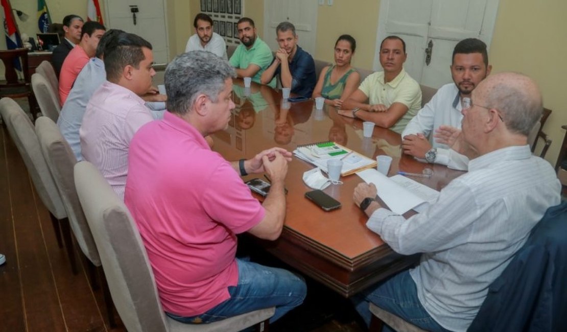 Ronaldo Lopes soluciona distorção salarial entre servidores da Prefeitura de Penedo