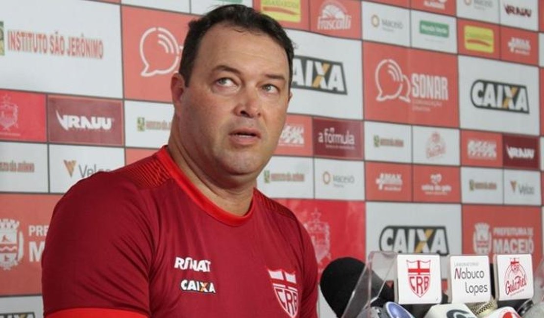Sem chances de acesso, Roberto Fernandes fala em avaliação de jogadores do CRB