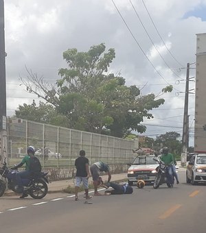 Motociclista fica ferido em acidente na Av. Menino Marcelo, em Maceió