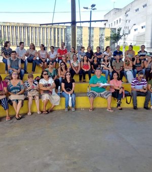 Aguardando proposta da prefeitura, servidores da educação continuam em greve em Arapiraca