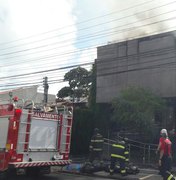 [Vídeo] Incêndio em loja de decoração na Jatiúca é controlado após seis horas