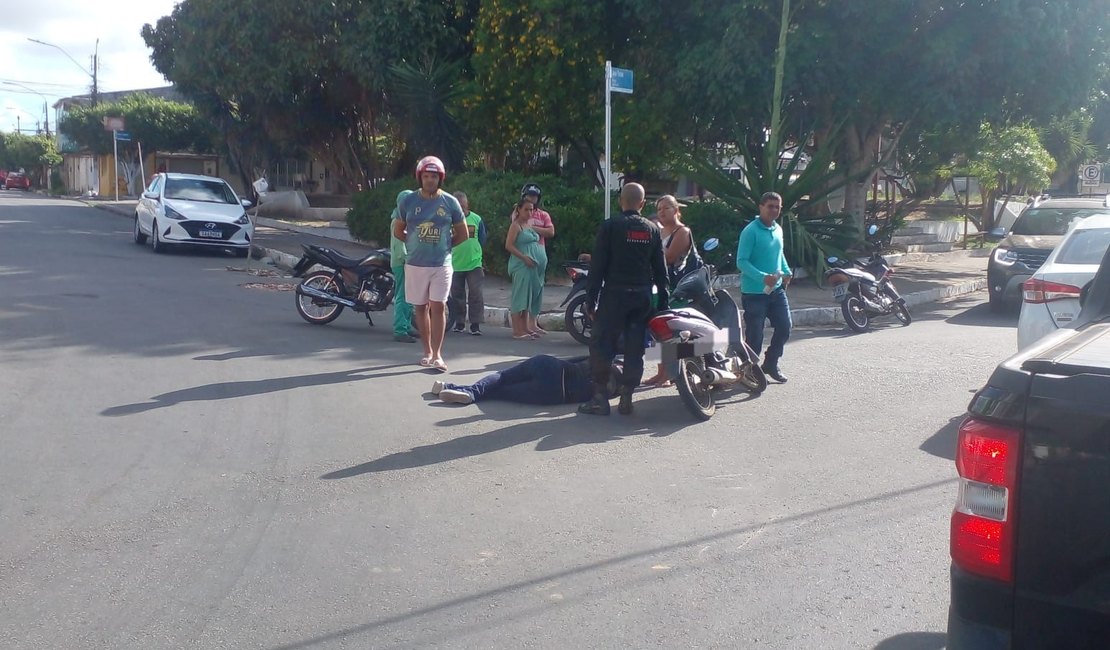 Mulher sofre acidente de moto no bairro Baixão, em Arapiraca
