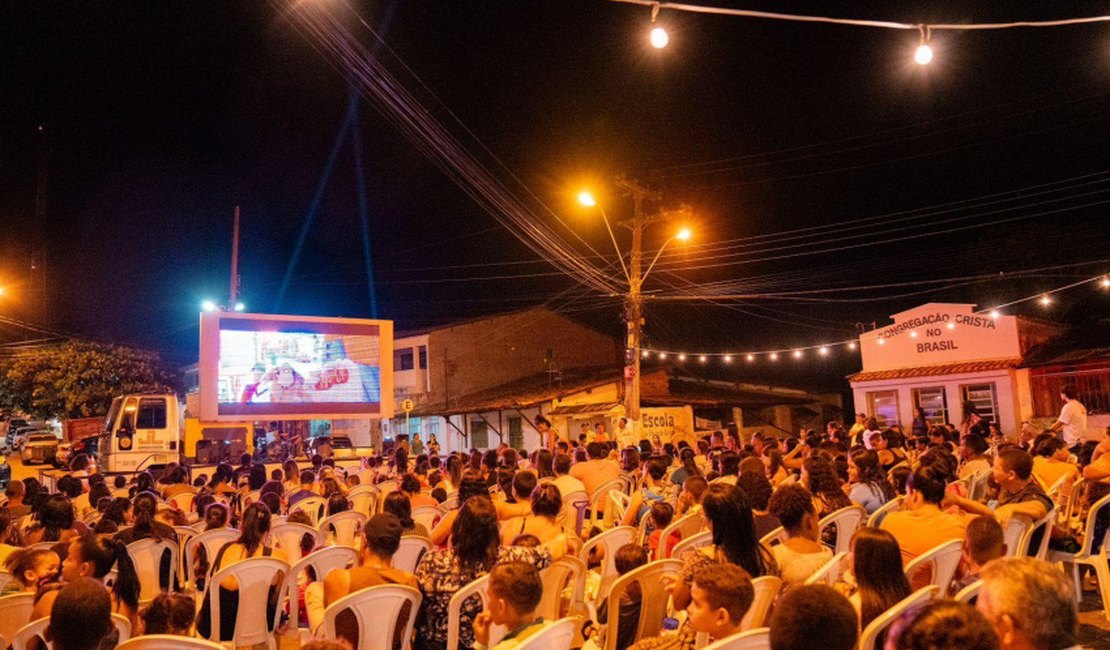 Cine Massa encerra a primeira semana com cinema itinerante em quatro bairros de Maceió