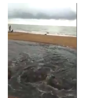 [Vídeo] Tubulação se rompe e lança esgoto na praia de Jatiúca, em Maceió