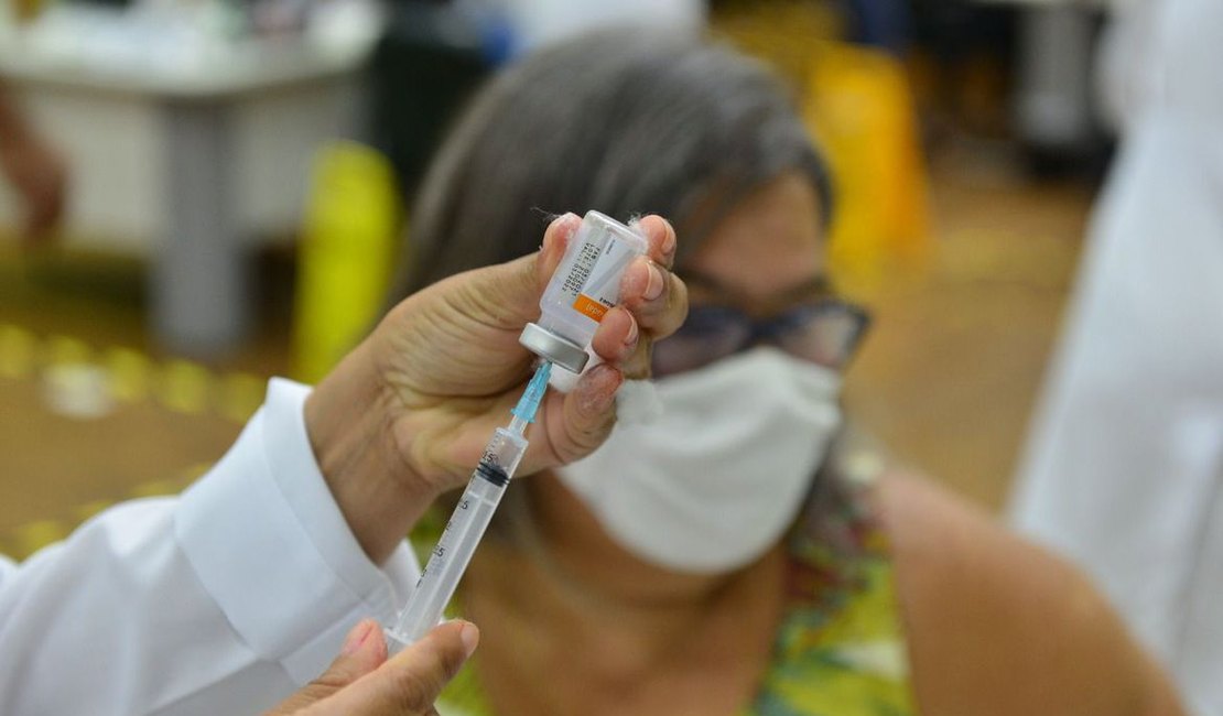 1,5 milhão de brasileiros estão com 2ª dose atrasada, diz ministério