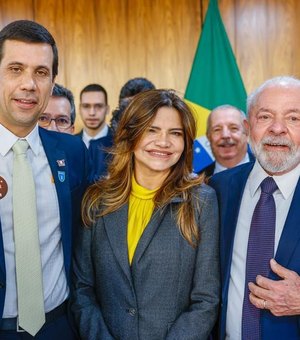 Prefeita de Feliz Deserto participa de reunião com o Presidente Lula