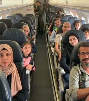 Repatriados de Gaza pousam no Brasil após espera de mais de três semanas