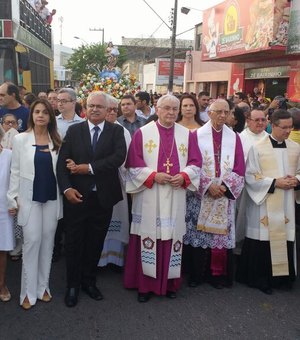 Vídeo: Milhares de fiéis lotam ruas de Arapiraca para procissão de Nossa Senhora do Bom Conselho