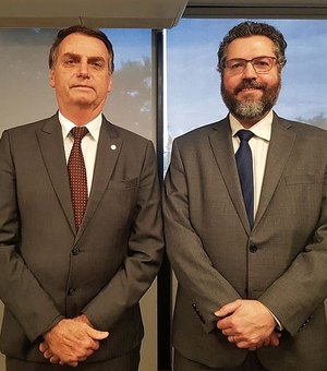 Bolsonaro escolhe embaixador Ernesto Araújo para Relações Exteriores