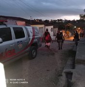 Polícia apreende R$ 45 mil e drogas em cima de telhado de casa em Penedo