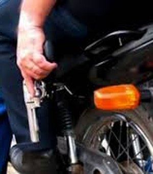 PM registra furto de moto na Praça Luiz Pereira Lima no centro de Arapiraca