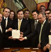Bolsonaro entrega proposta de reforma da Previdência ao Congresso