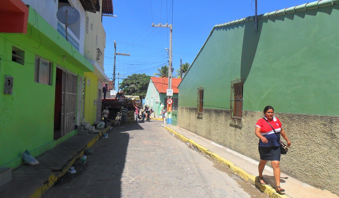 Casal inicia corte de água de consumidores inadimplentes nesta quarta