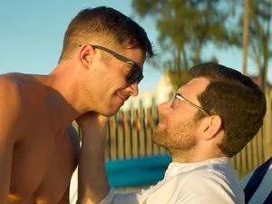 Ator culpa héteros por fracasso de comédia romântica gay nos cinemas