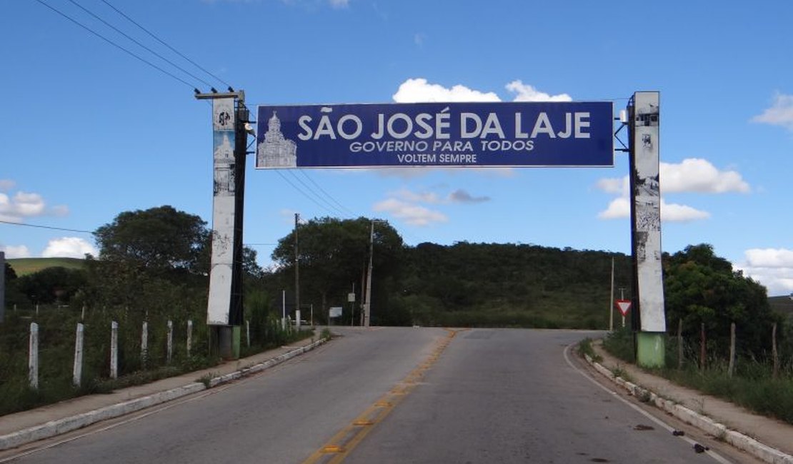 Tombamento de carreta deixa vítima fatal em São José da Laje