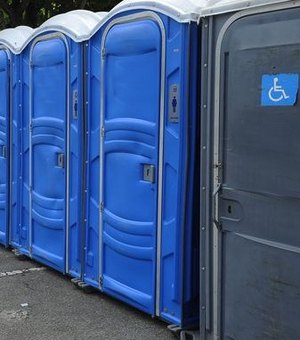 Lei obriga município a dispor de banheiros químicos adaptados em eventos 