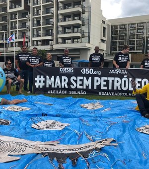 Ambientalistas protestam no Rio contra leilão de áreas de petróleo